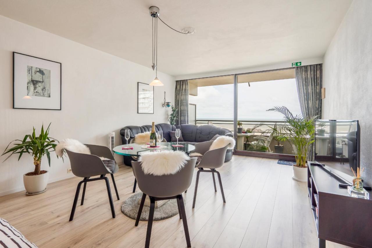 Luxueuze Vakantiestudio Met Zeezicht En Terras In Oostende Luaran gambar